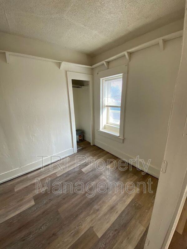 519 9th St - Photo 6 of 7
