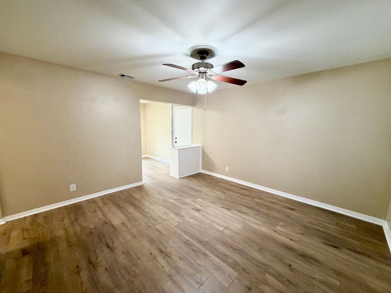 320 S Rita St - Photo 2 of 18