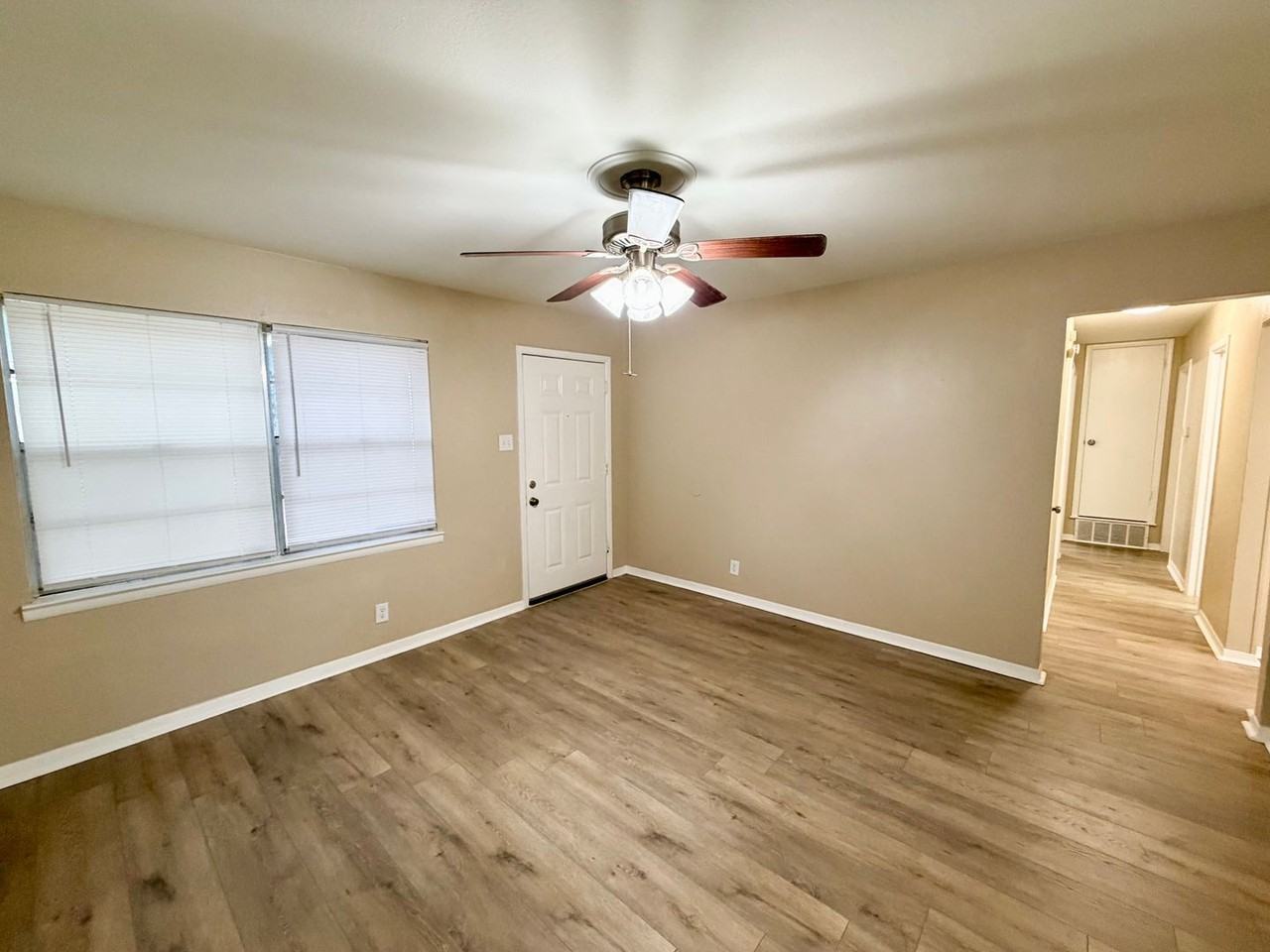 320 S Rita St - Photo 3 of 18