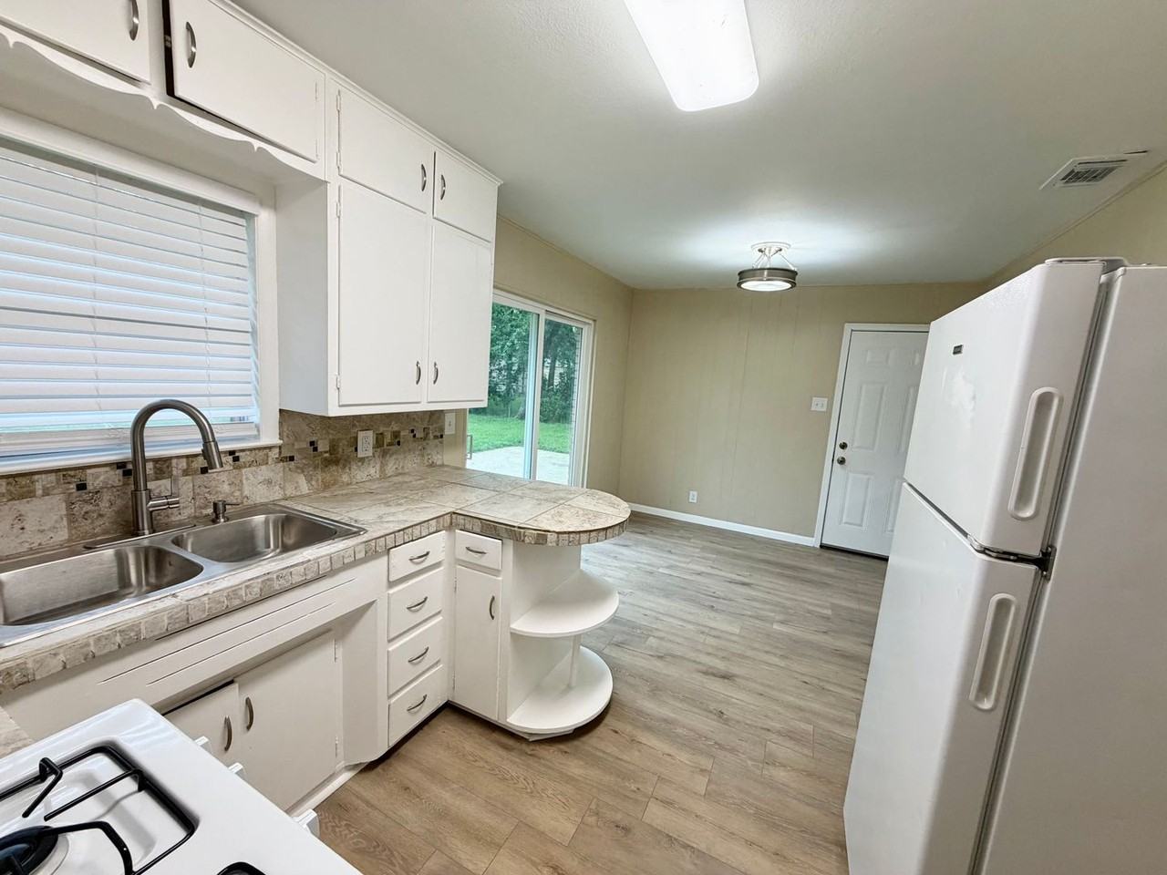 320 S Rita St - Photo 7 of 18