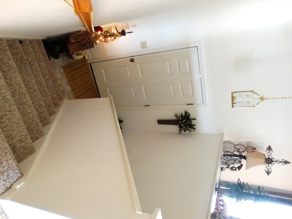 127 Edgemont Ln - Photo 2 of 26