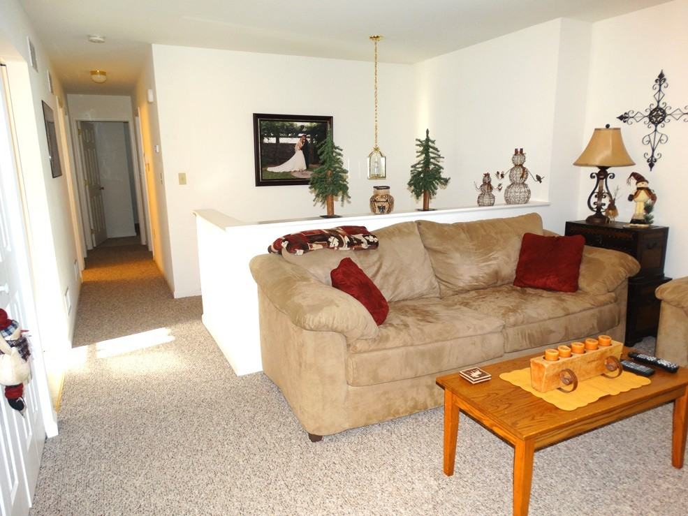 127 Edgemont Ln - Photo 3 of 26