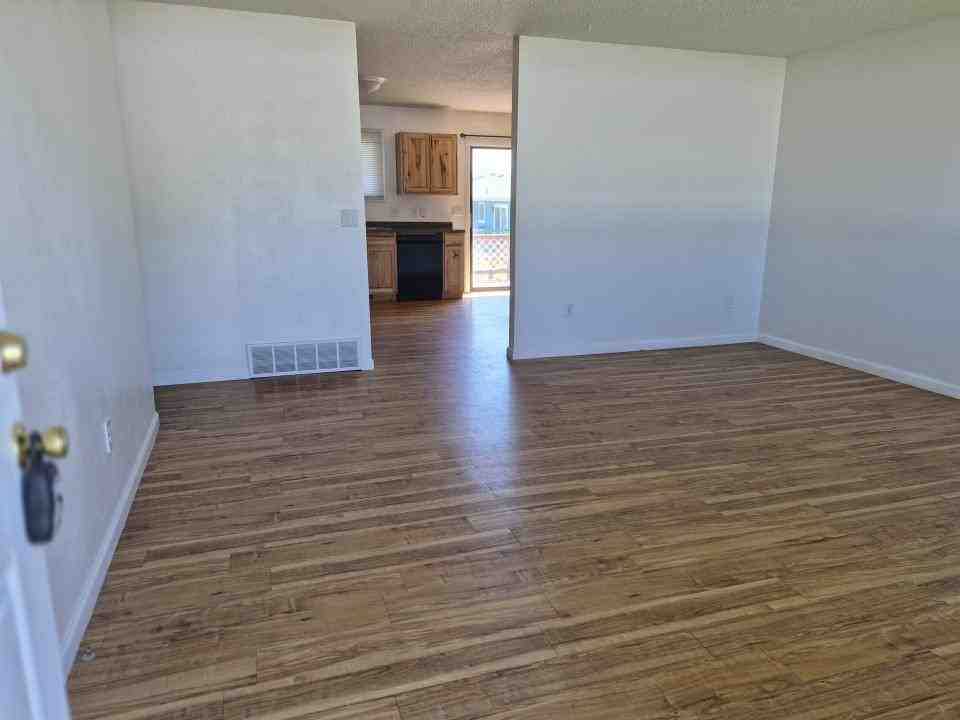 1229 Hawthorne Ln - Photo 2 of 10