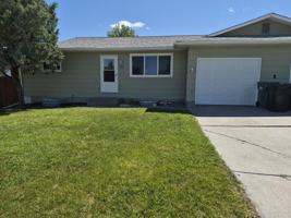 featured image of 1227 Hawthorne Ln