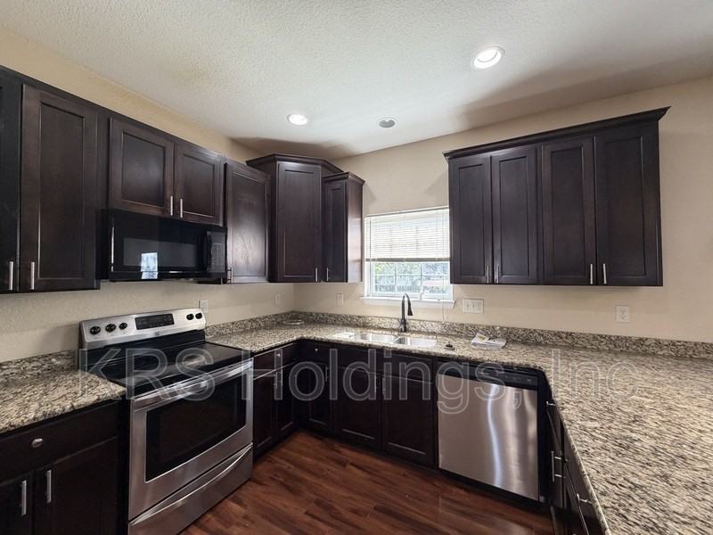 426 Seminole Rd - Photo 4 of 17