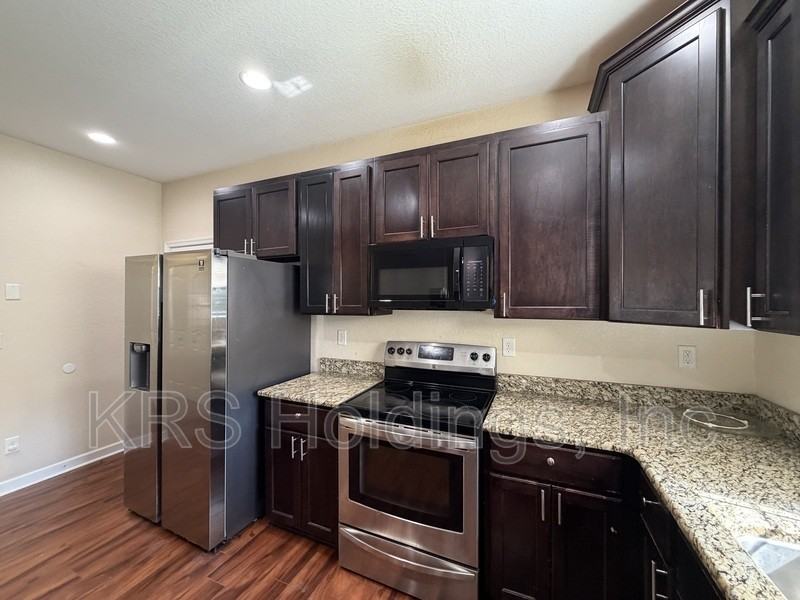 426 Seminole Rd - Photo 5 of 17