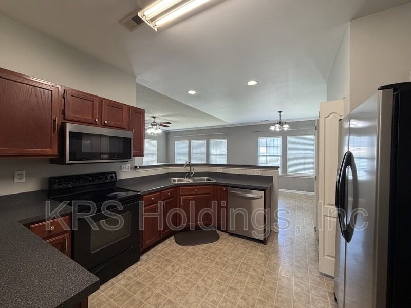 3503 Sedgefield St - Photo 4 of 19