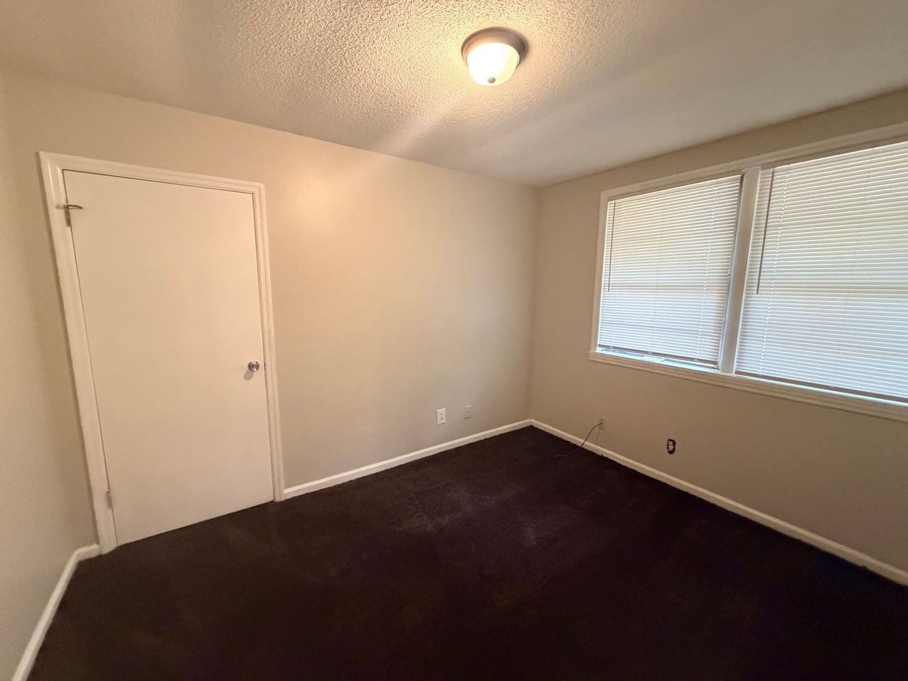 620 E Jane St - Photo 6 of 10