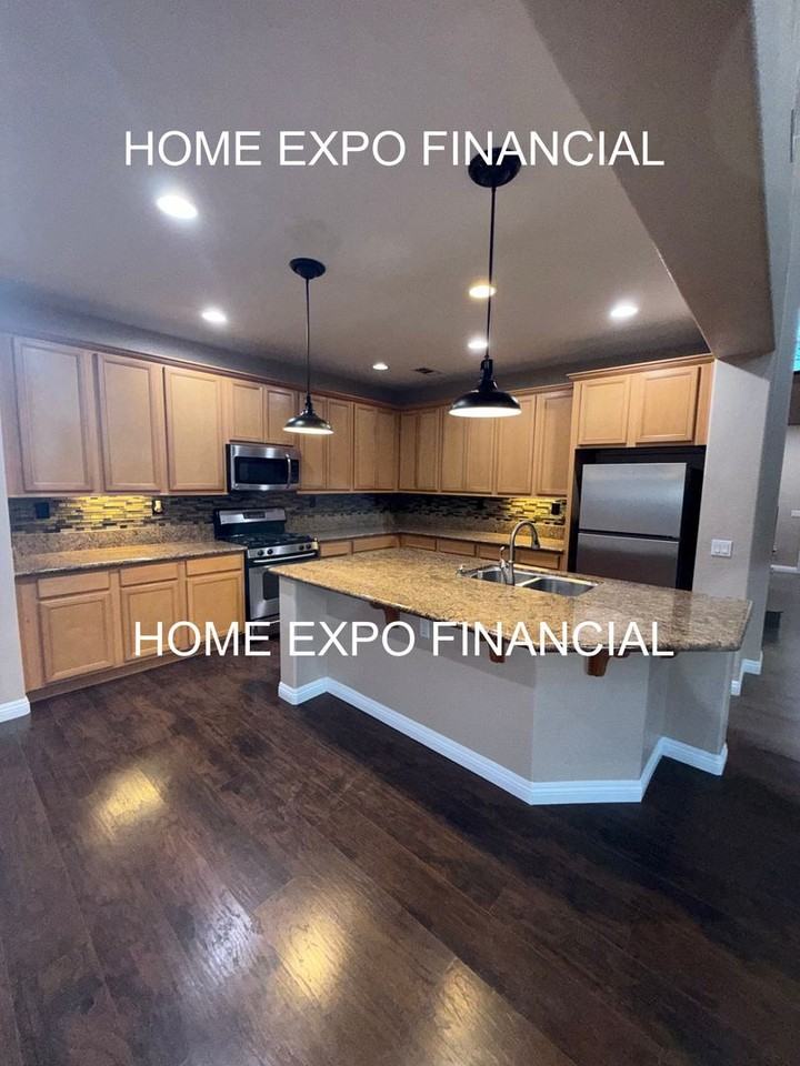 1456 Moonlight Dr - Photo 4 of 50