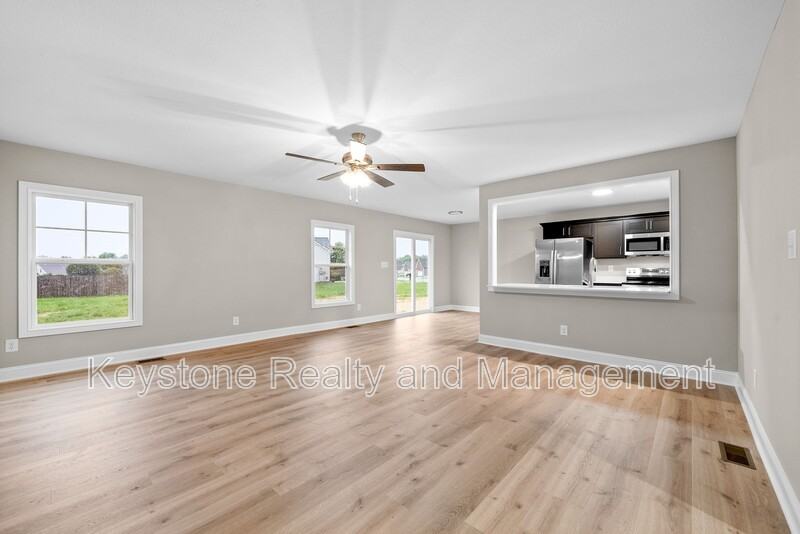 3800 Roscommon Way - Photo 4 of 16