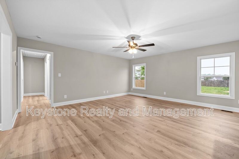 3800 Roscommon Way - Photo 5 of 16