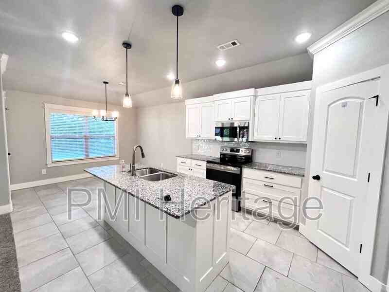 24 Bonhill Ln - Photo 6 of 26
