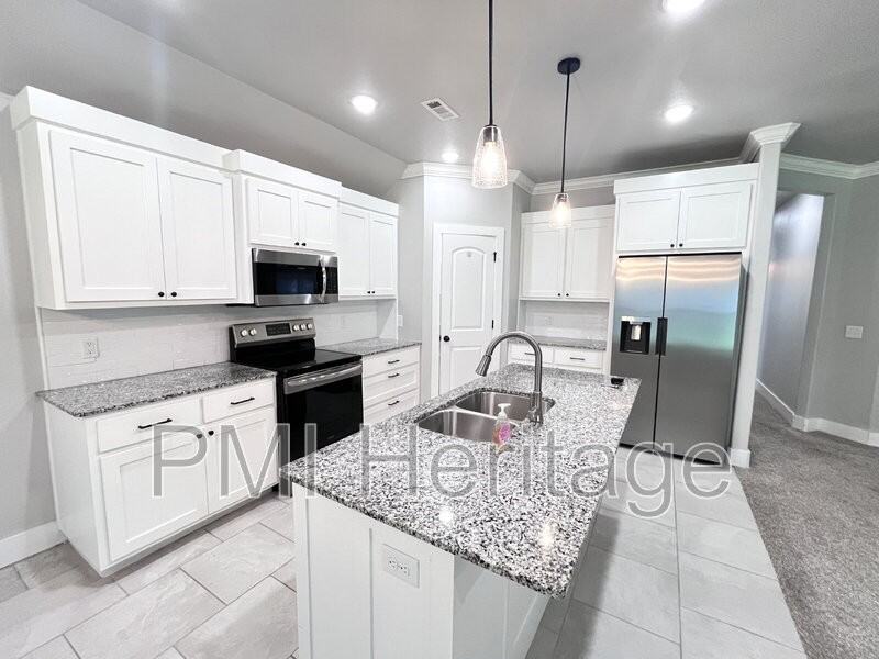 24 Bonhill Ln - Photo 7 of 26