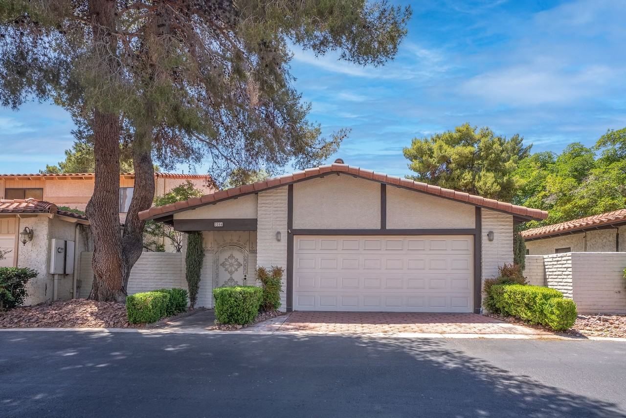 2204 Plaza Del Robles