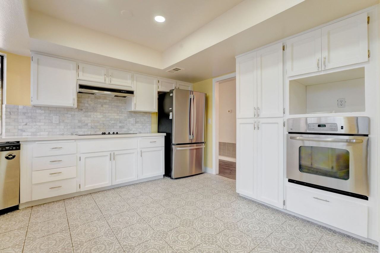 2204 Plaza Del Robles - Photo 3 of 36
