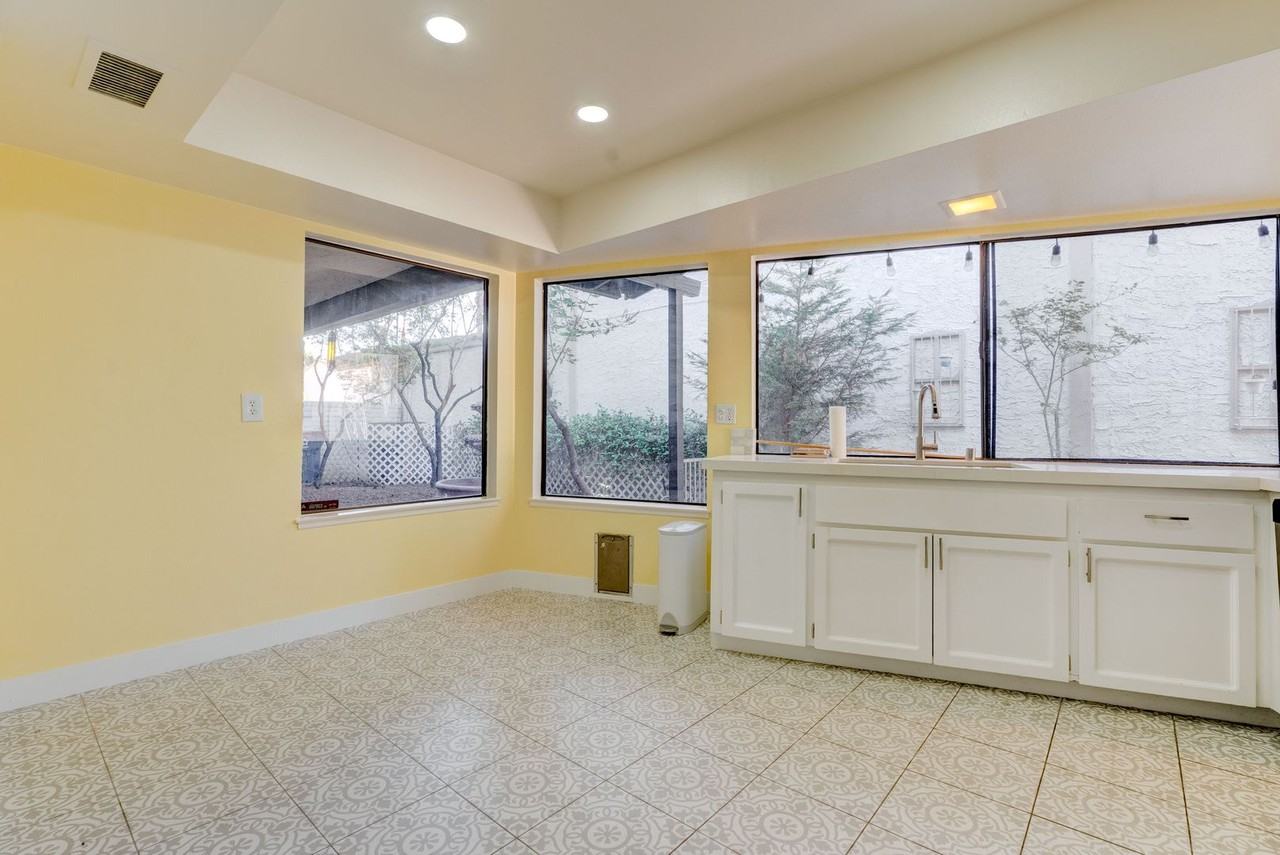 2204 Plaza Del Robles - Photo 5 of 36
