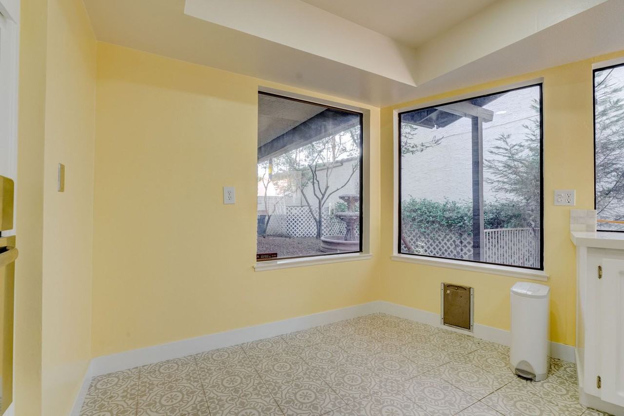 2204 Plaza Del Robles - Photo 6 of 36