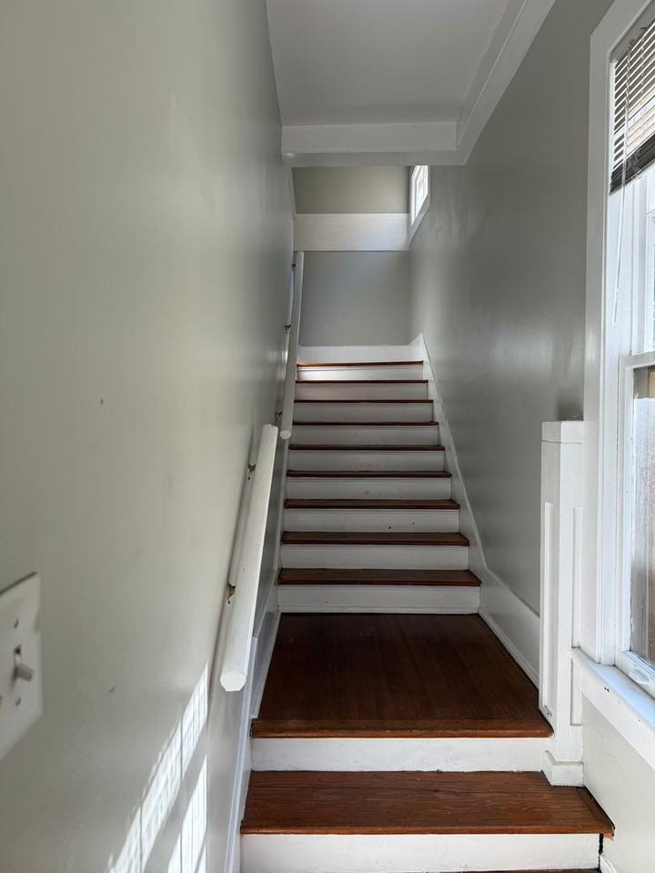 823 E Henry St - Photo 3 of 13