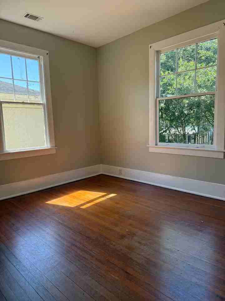 823 E Henry St - Photo 5 of 13