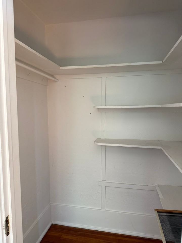 823 E Henry St - Photo 6 of 13