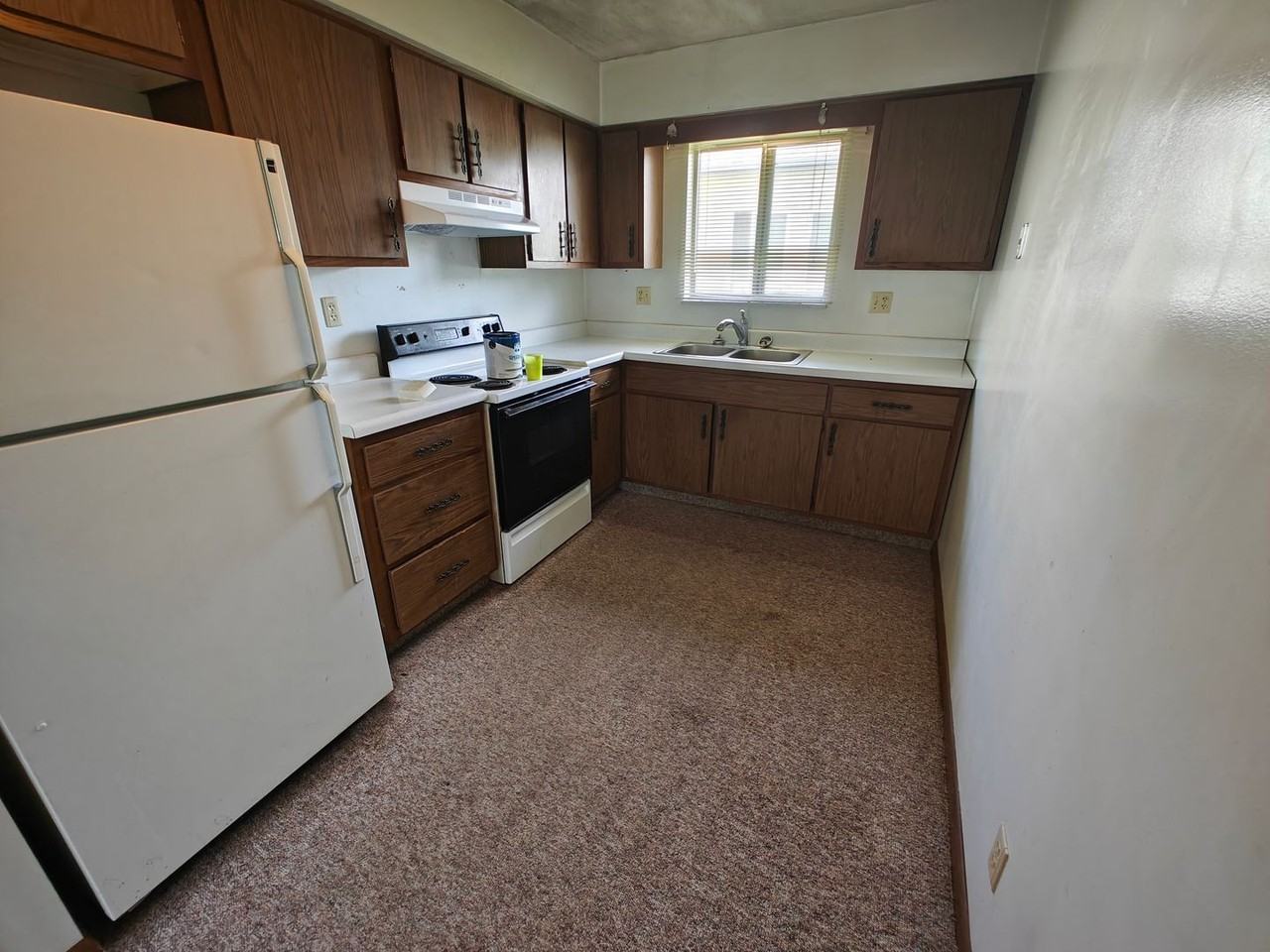 321 E Mechanic St - Photo 3 of 7