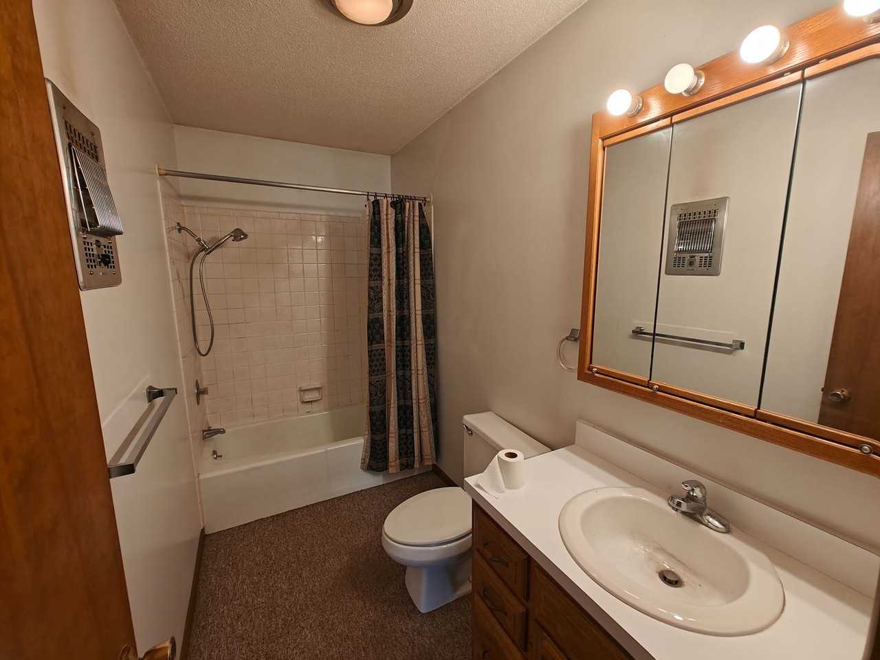 321 E Mechanic St - Photo 5 of 7