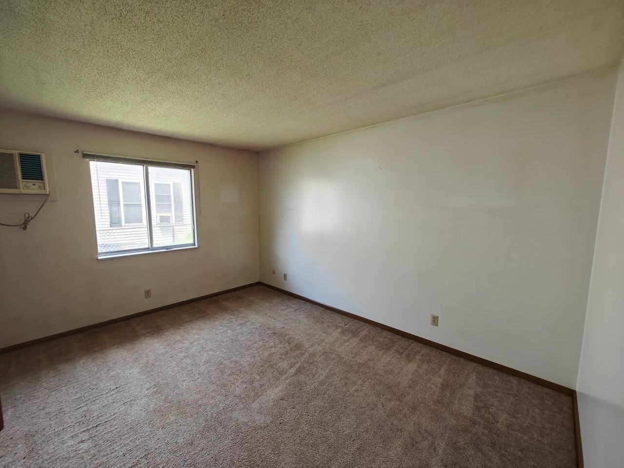 321 E Mechanic St - Photo 7 of 7