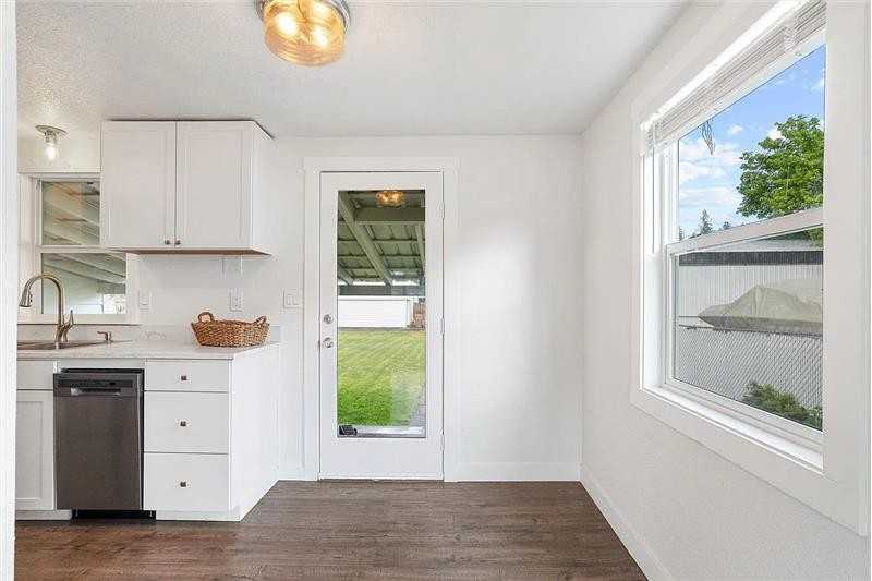 3424 W Princeton Ave - Photo 6 of 18