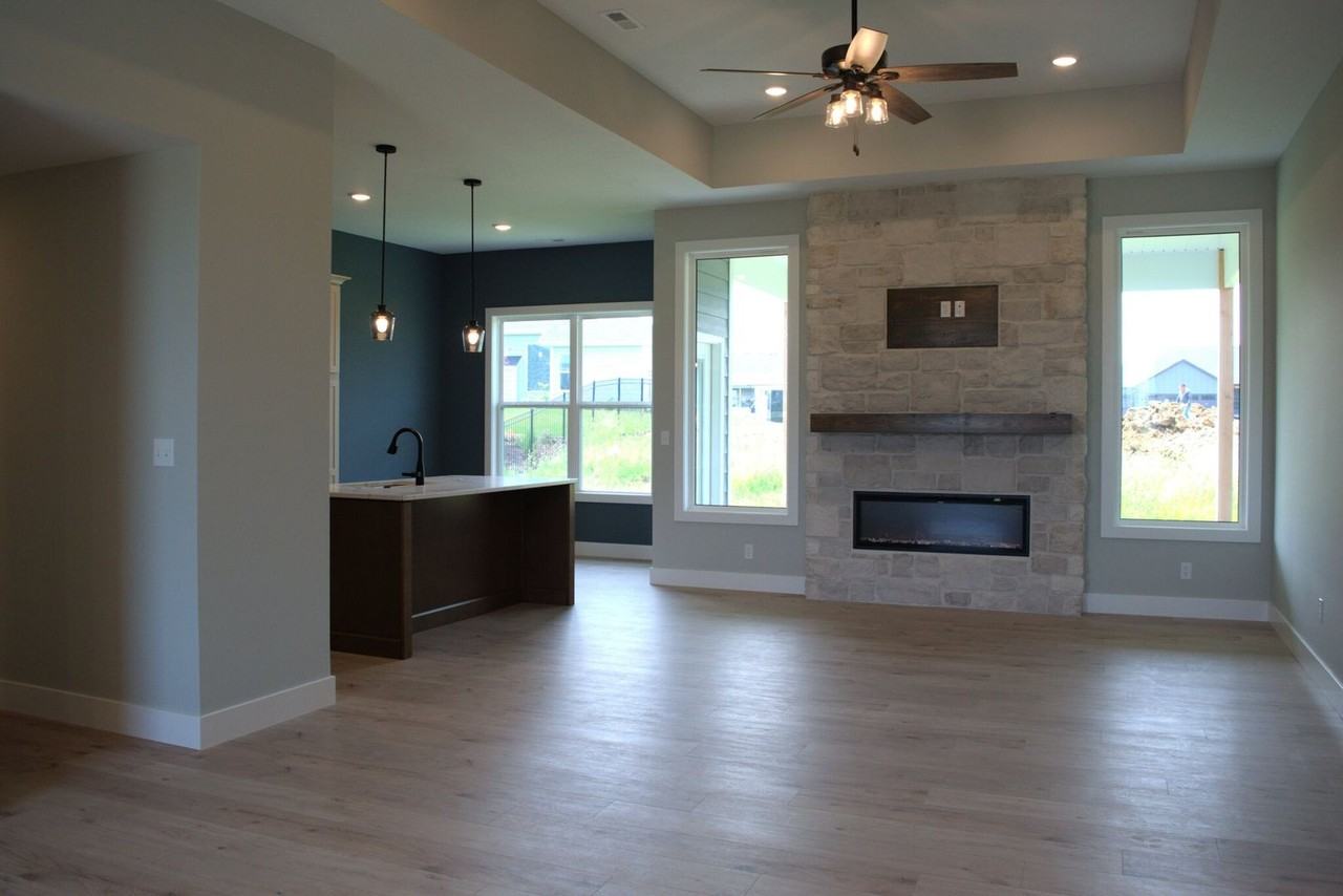 913 Spyglass Ct - Photo 3 of 19