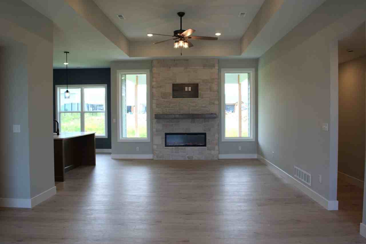 913 Spyglass Ct - Photo 5 of 19