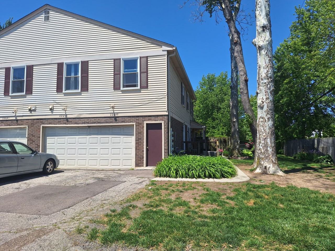 22649 Martin Rd - Photo 2 of 19