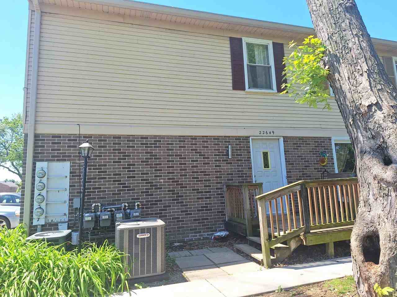 22649 Martin Rd - Photo 3 of 19