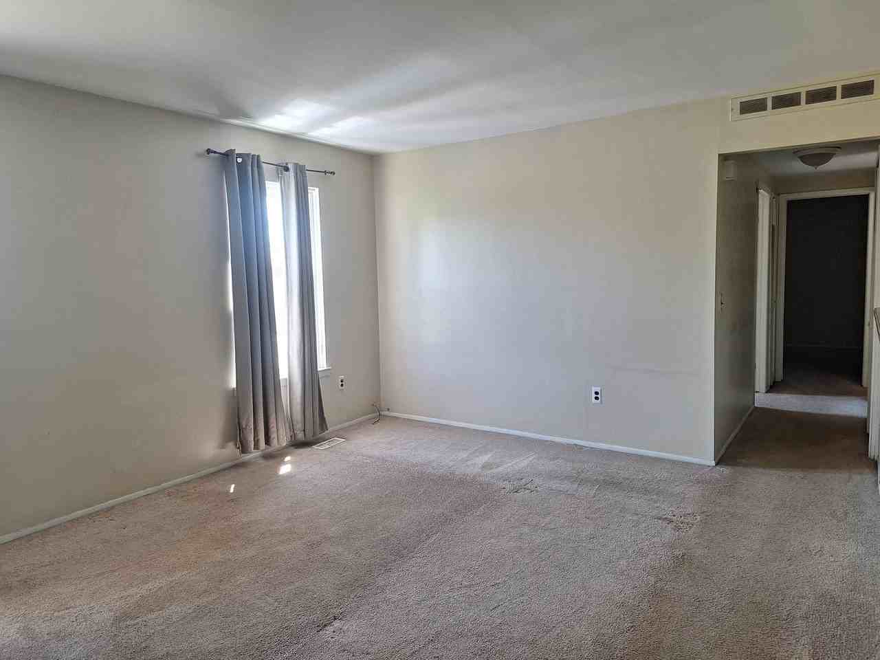 22649 Martin Rd - Photo 4 of 19