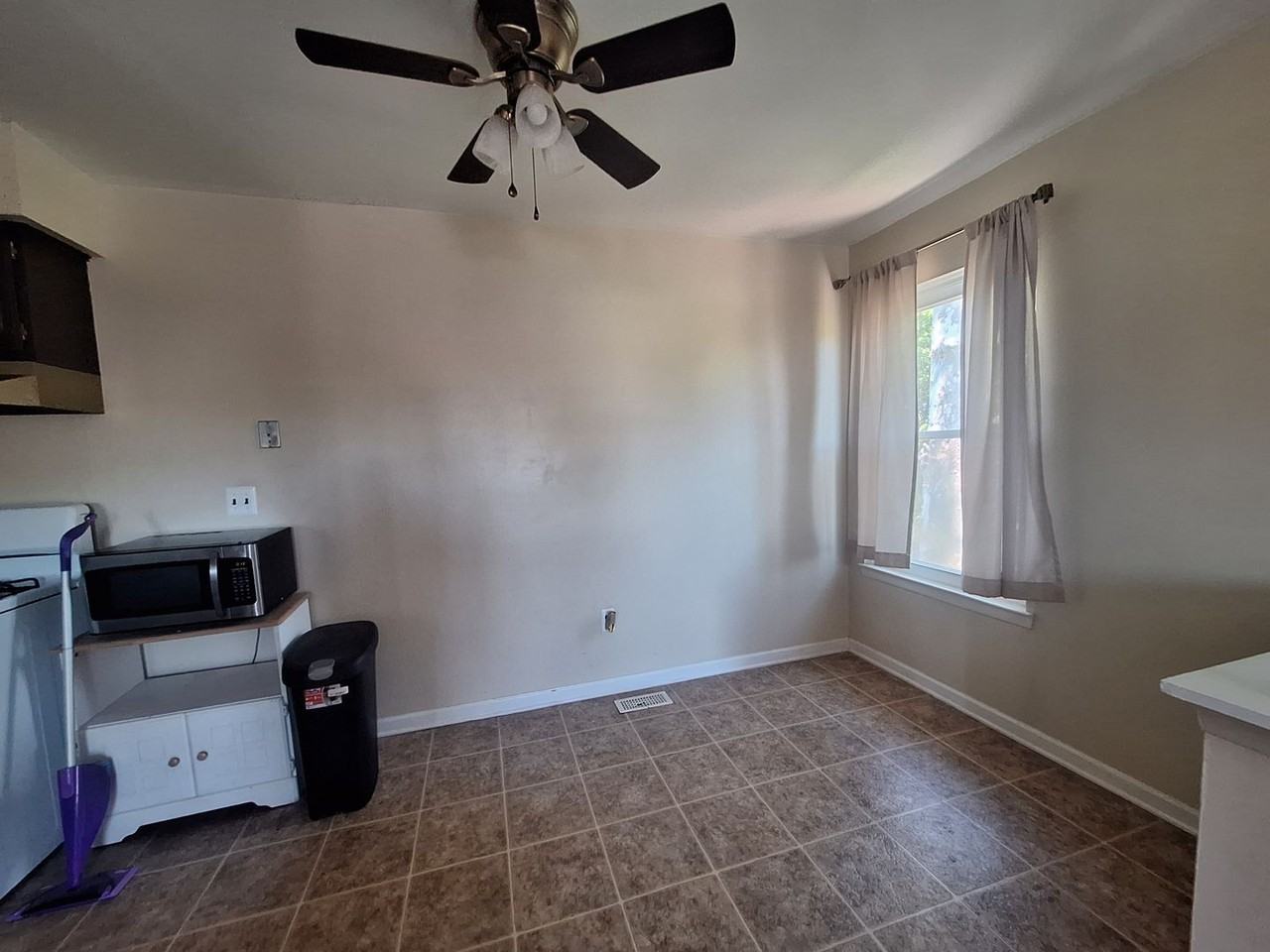 22649 Martin Rd - Photo 6 of 19