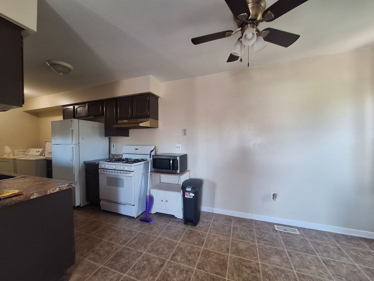 22649 Martin Rd - Photo 7 of 19