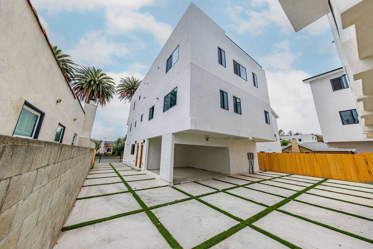 2026 Luxury 3, 4 & 5 Bed Townhomes - Photo 5 of 50