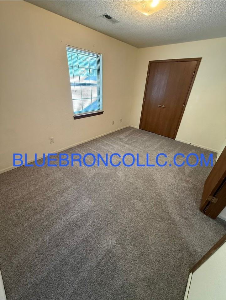 111 Sw Oxford Pl - Photo 7 of 10