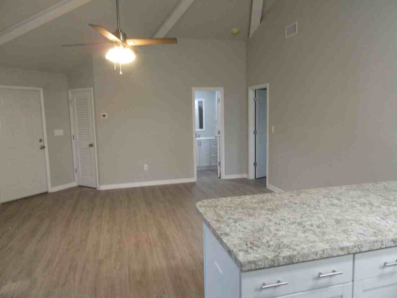 1304 Grace Ave Apt B - Photo 4 of 14