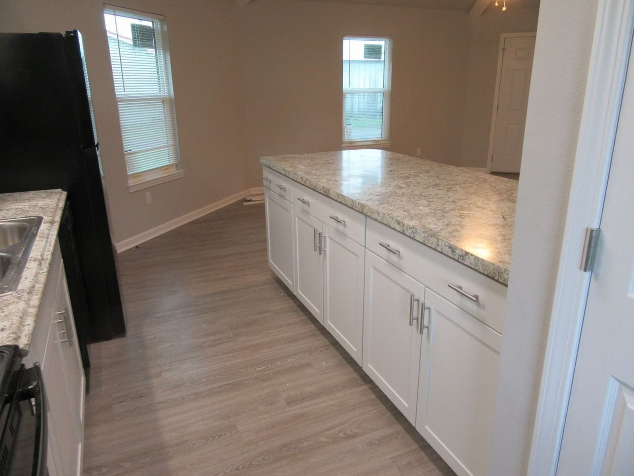 1304 Grace Ave Apt B - Photo 6 of 14