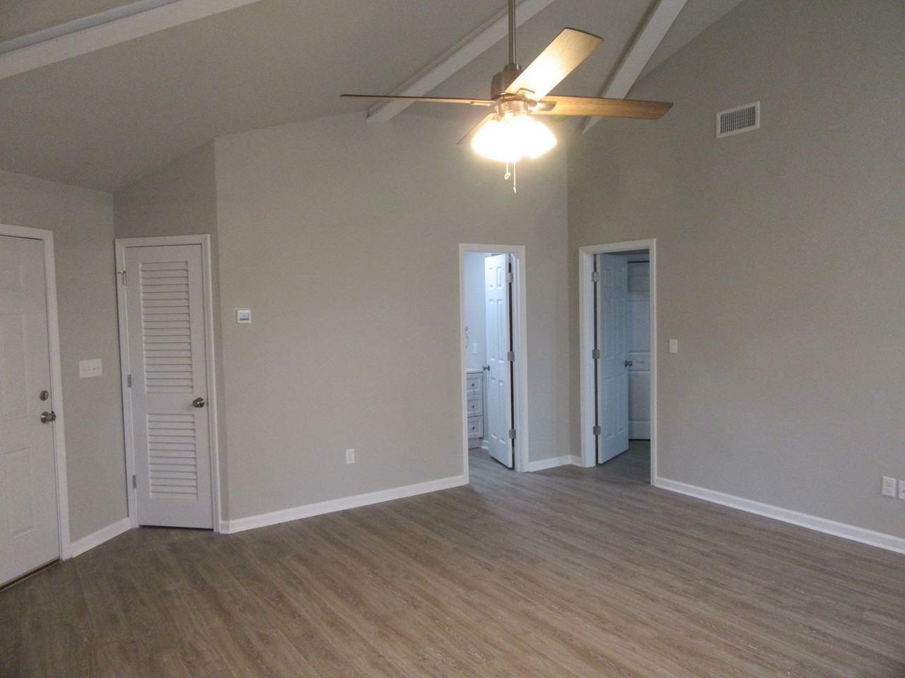 1304 Grace Ave Apt B - Photo 7 of 14