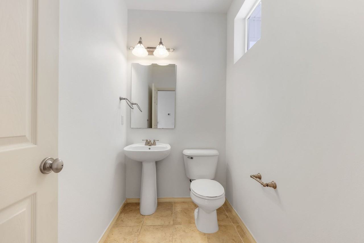 7601 Rushmore Way Ne - Photo 5 of 39