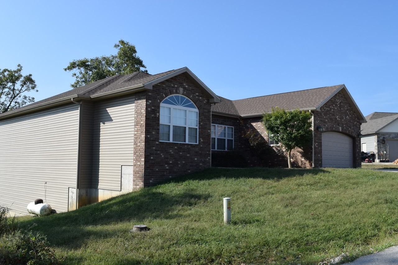 16218 Heartland Ln - Photo 3 of 50