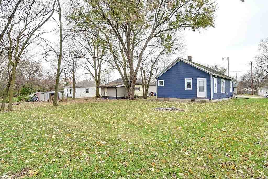237 Park St - Photo 3 of 14