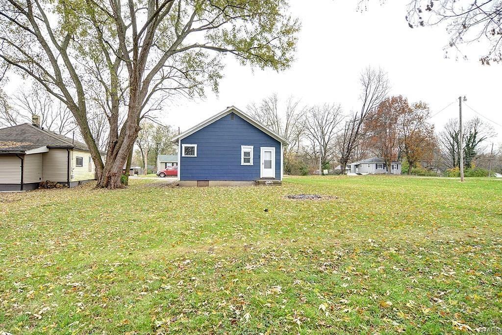237 Park St - Photo 4 of 14