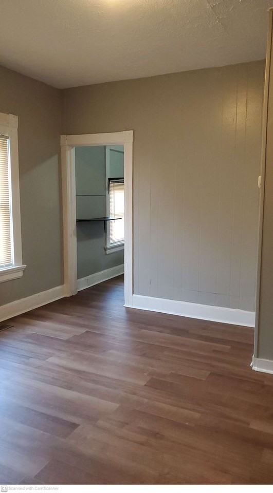 237 Park St - Photo 7 of 14