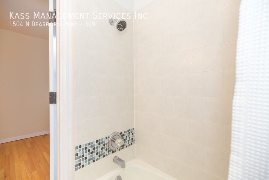 1504 N Dearborn Pkwy, Chicago, IL - Photo 7 of 19