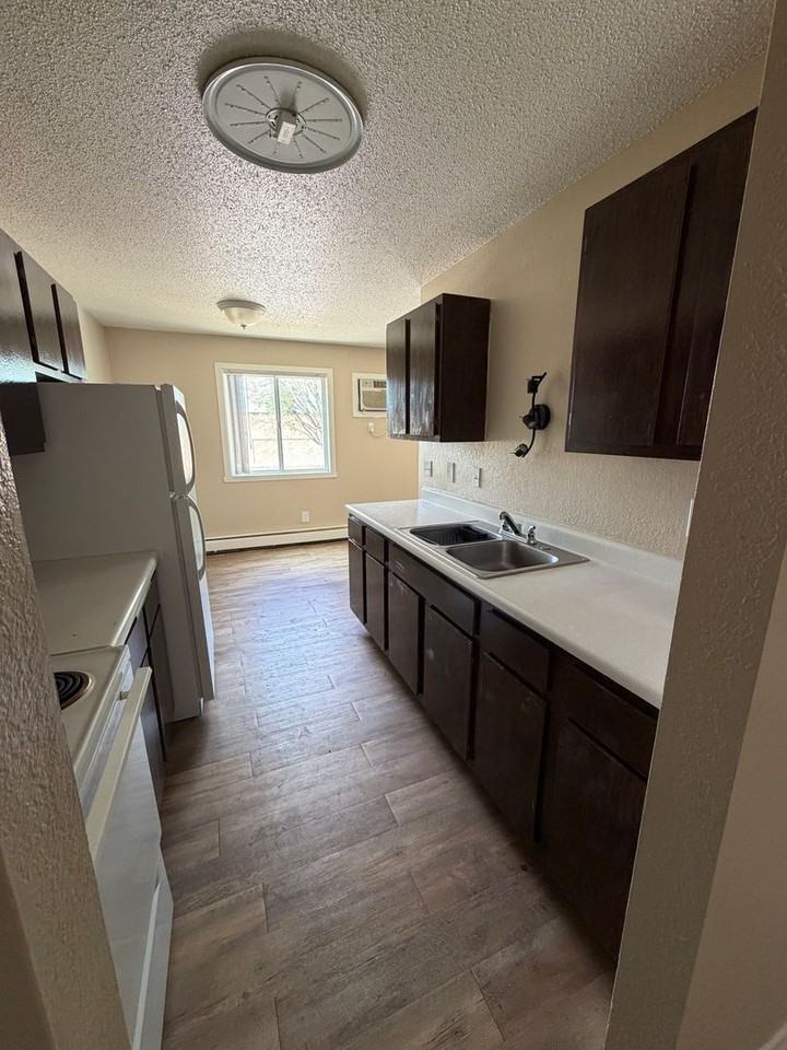 West Park Manor - Photo 3 of 15