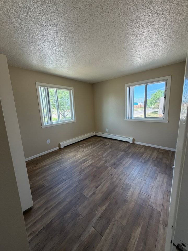 West Park Manor - Photo 5 of 15