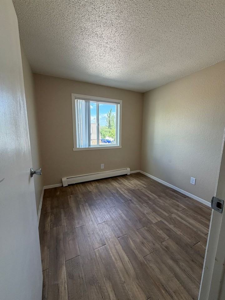 West Park Manor - Photo 7 of 15