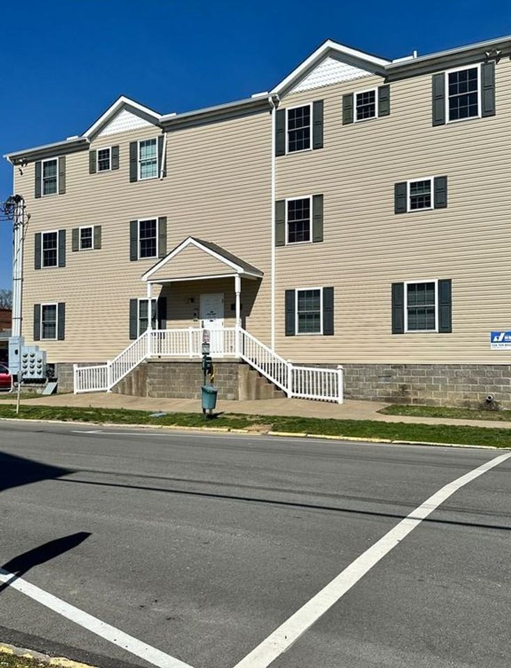Beautiful Apartments Located 2 Blocks From Penn West Campus - Photo 2 of 32
